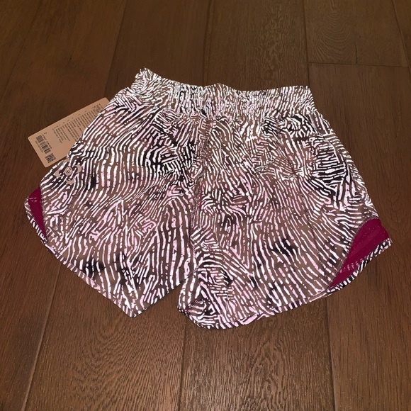 Lululemon Seawheeze After Dusk Reflective Ripened Raspberry Hotty hot shorts - Picture 3 of 8